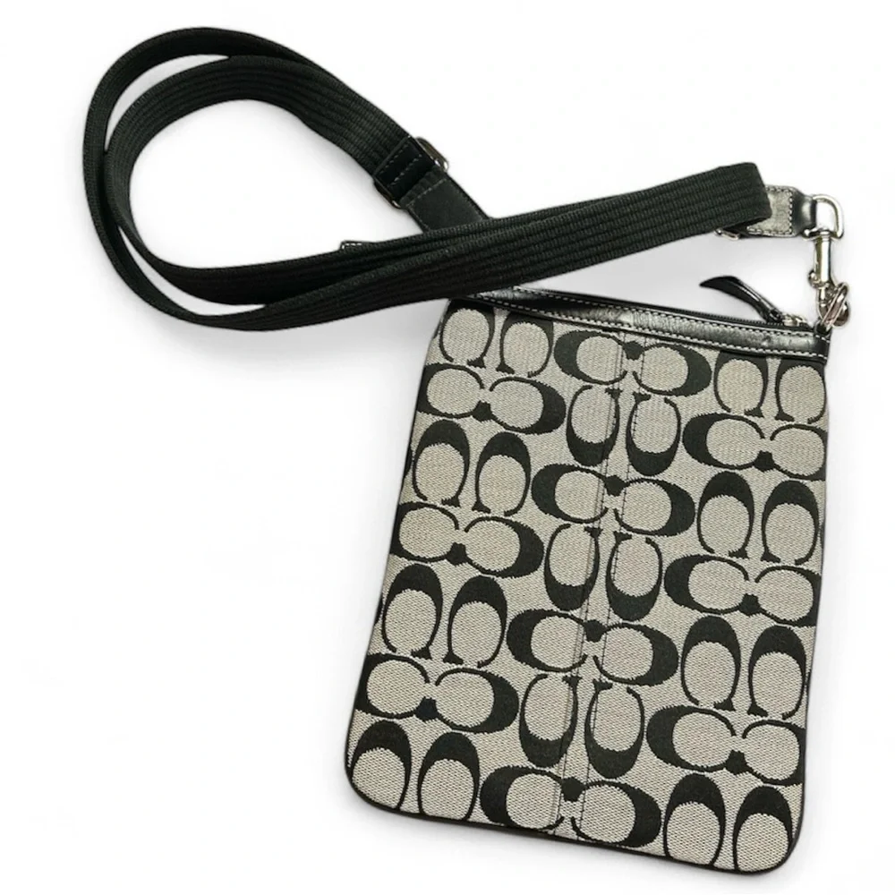 Vintage COACH Black and Cream Crossbody Bag - Picture 2 of 10